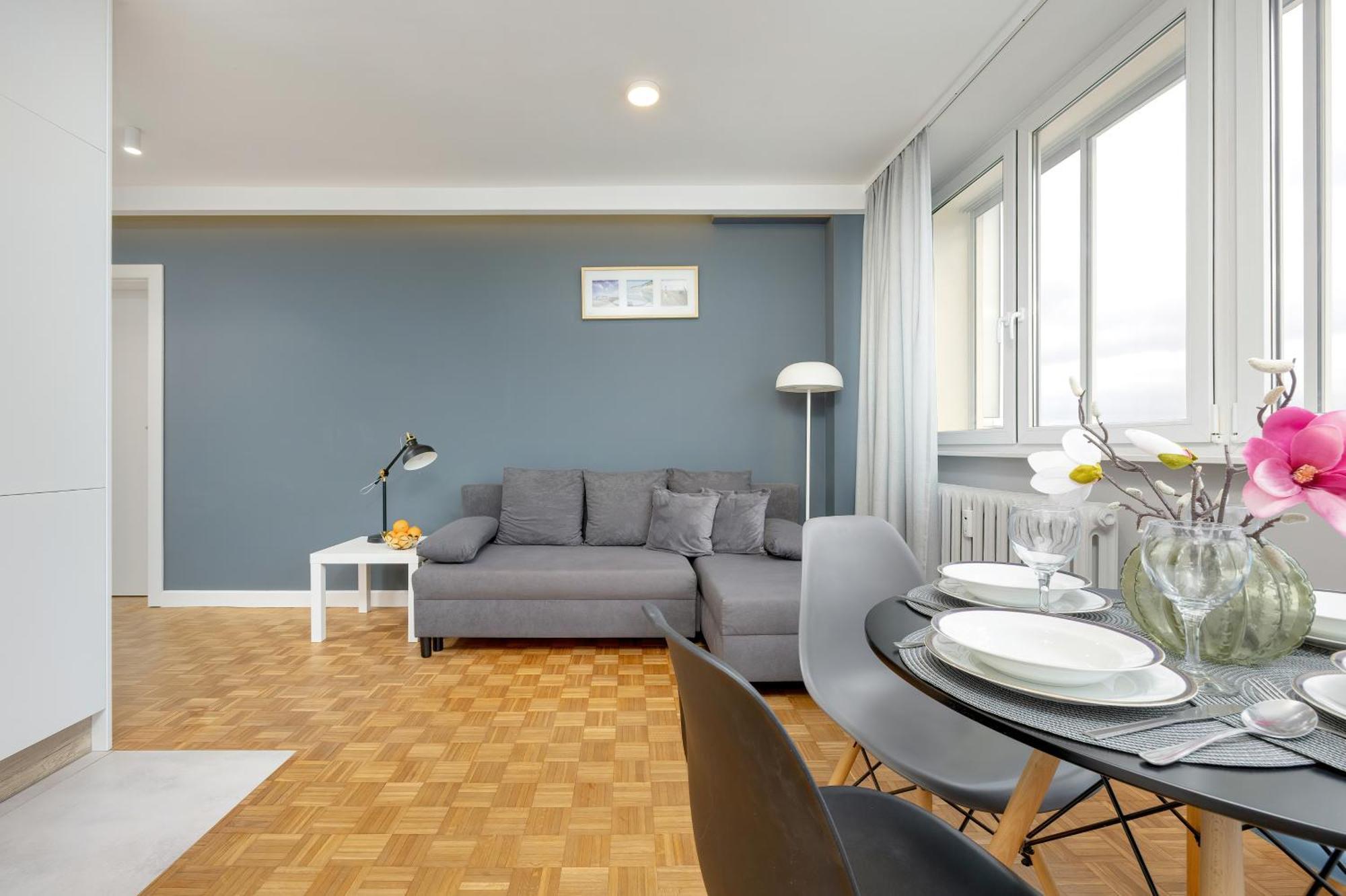 Unique Bright In By Renters Butas *