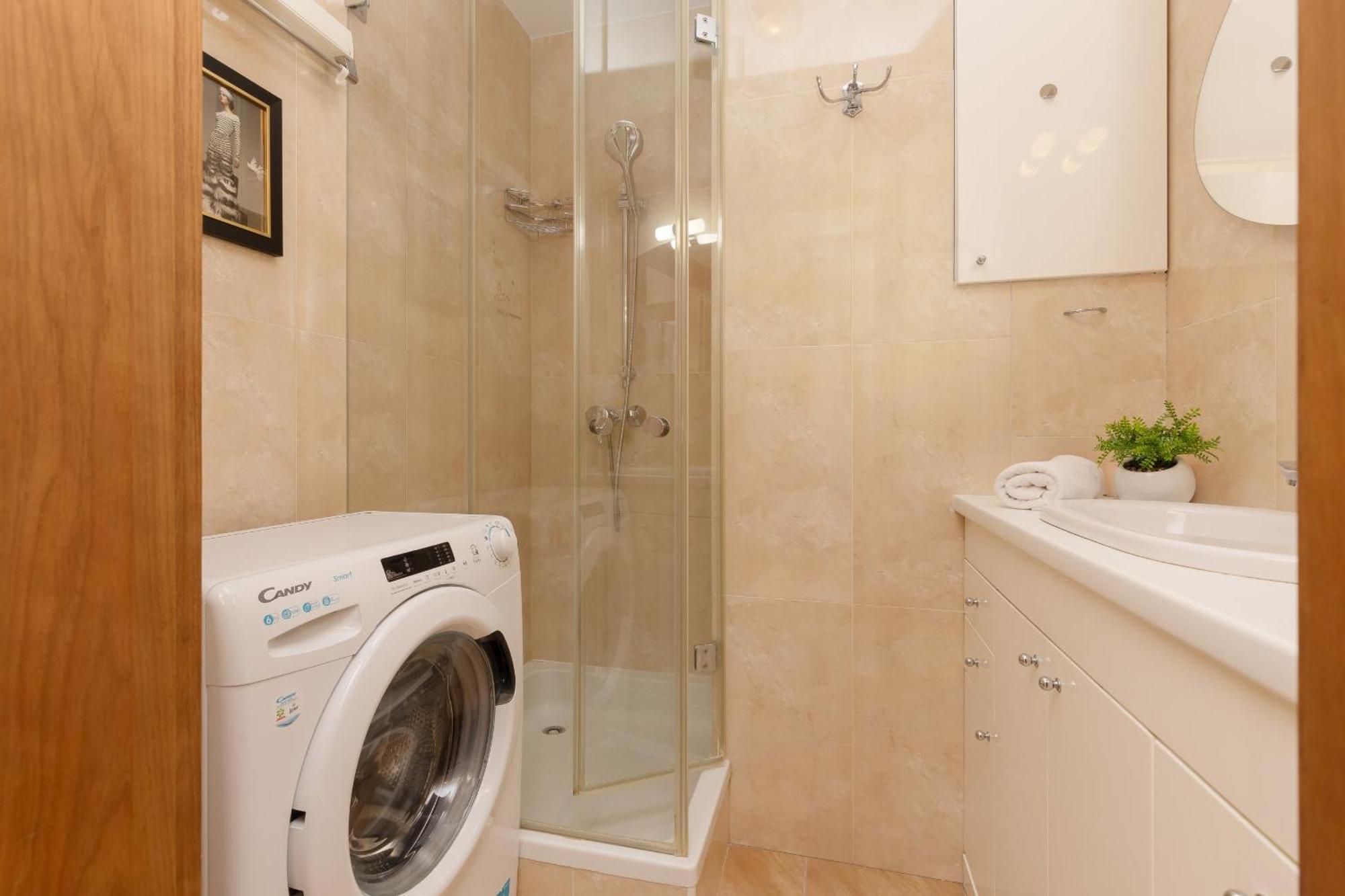 Butas Unique Bright In By Renters