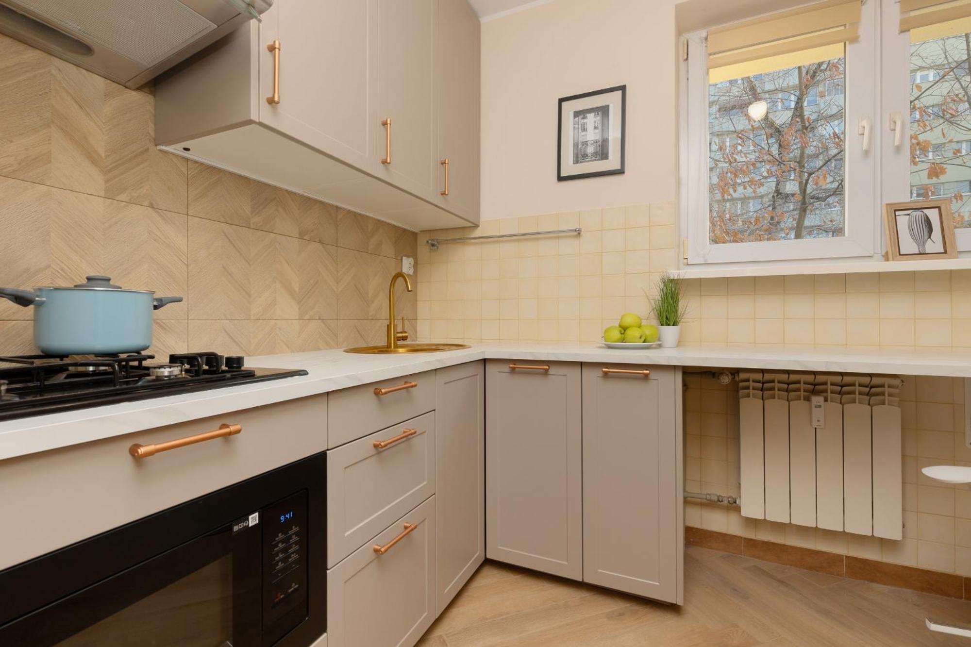 Butas Unique Bright In By Renters