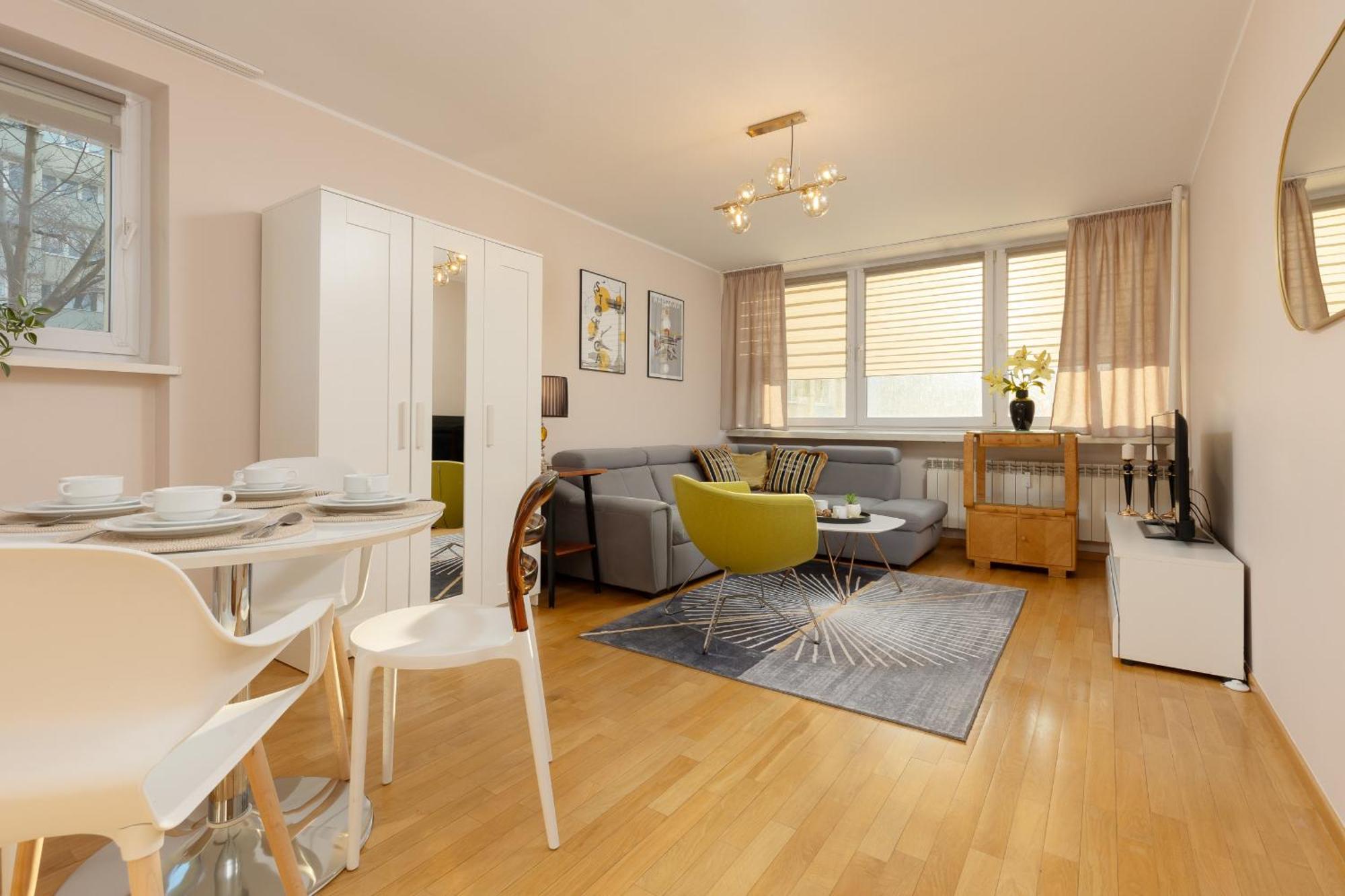 Butas Unique Bright In By Renters